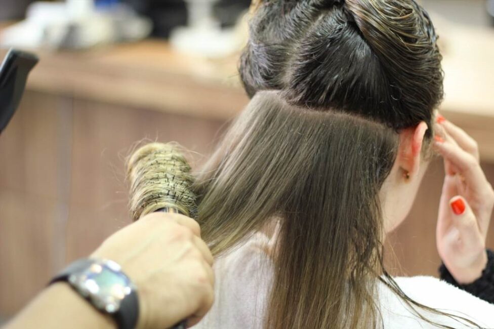 fryzury warkocze z krótkich włosów